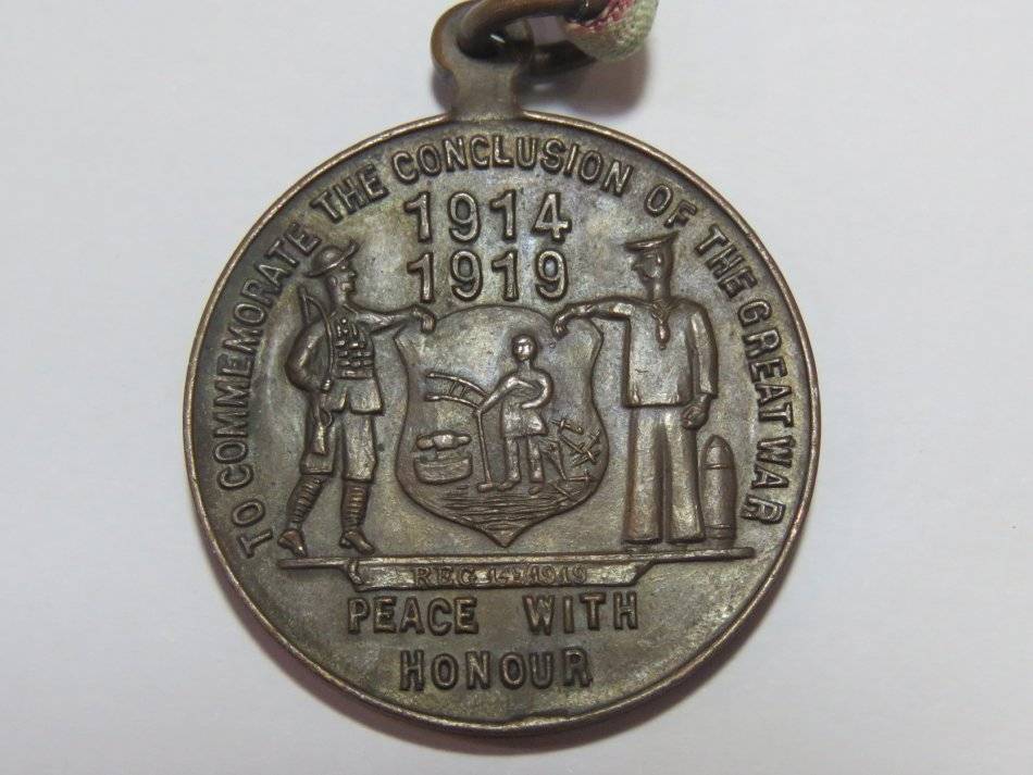 Unieke Antieke Johannesburg 1919 peace medal with original ribbon